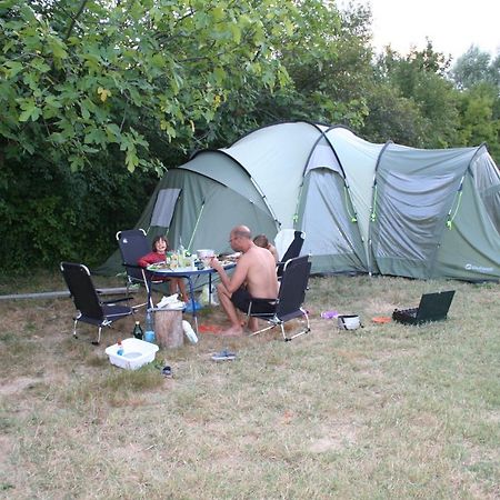 Отель Holiday Park - Camping Near Venice Целарино Экстерьер фото